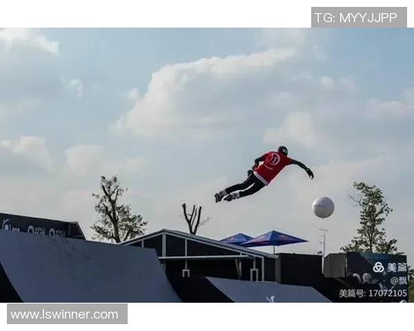 成都极限运动队边路渗透策略分析及其成败得失探讨